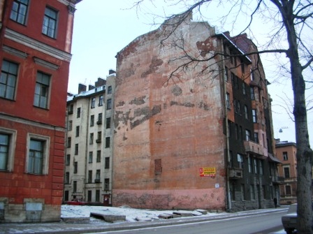 Вид от дома 12 по Прядильному пер.