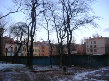 Вид с западной стороны.